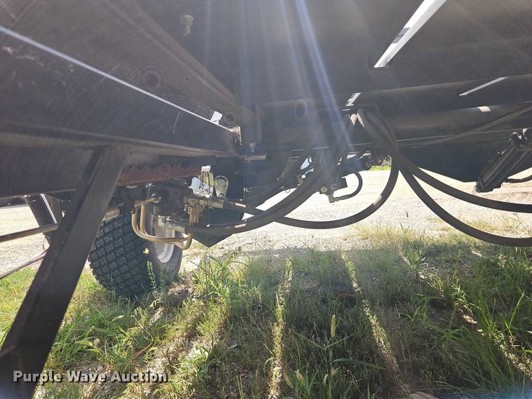 image for item EB8260 Hoelscher 1000 bale accumulator