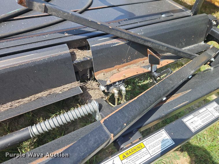 image for item EB8260 Hoelscher 1000 bale accumulator