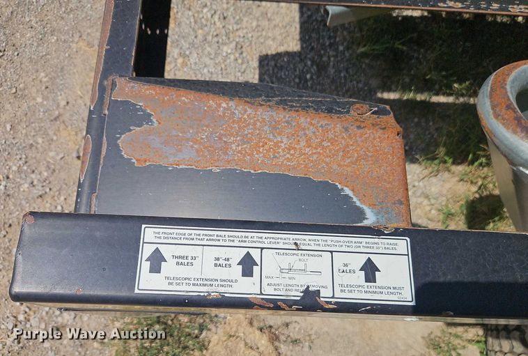 image for item EB8260 Hoelscher 1000 bale accumulator