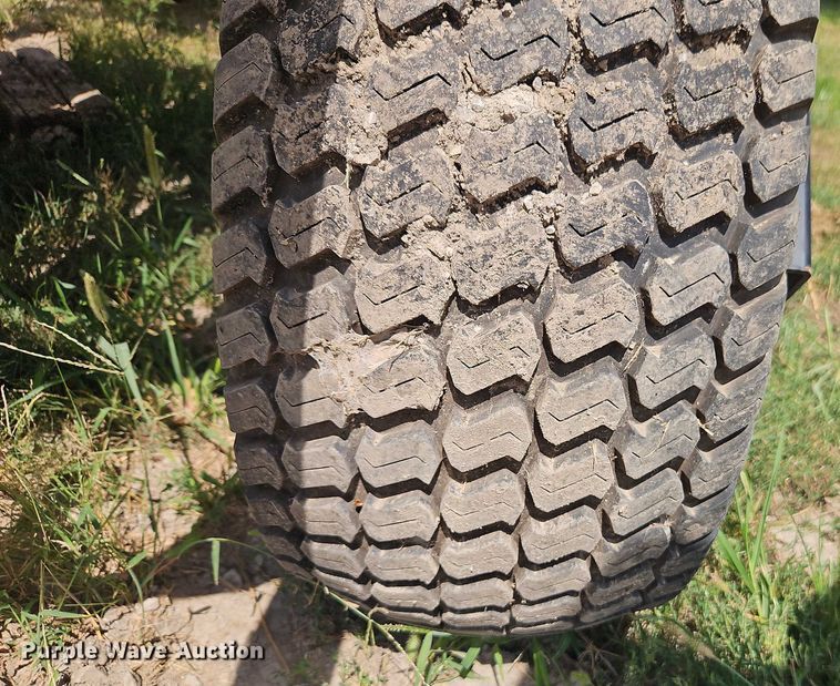 image for item EB8260 Hoelscher 1000 bale accumulator