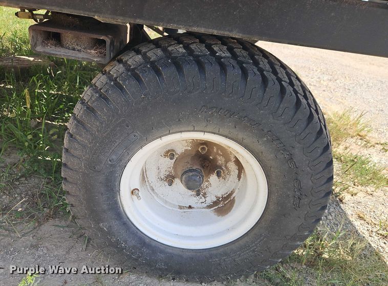 image for item EB8260 Hoelscher 1000 bale accumulator