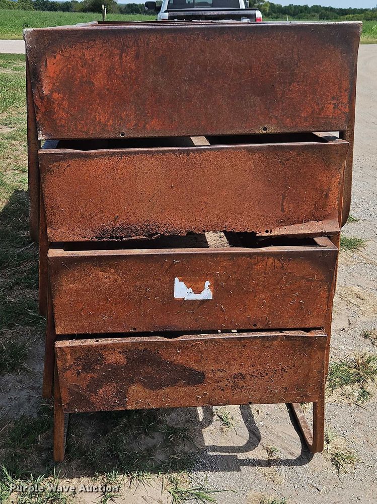 image for item EB8261 (4) feed bunks