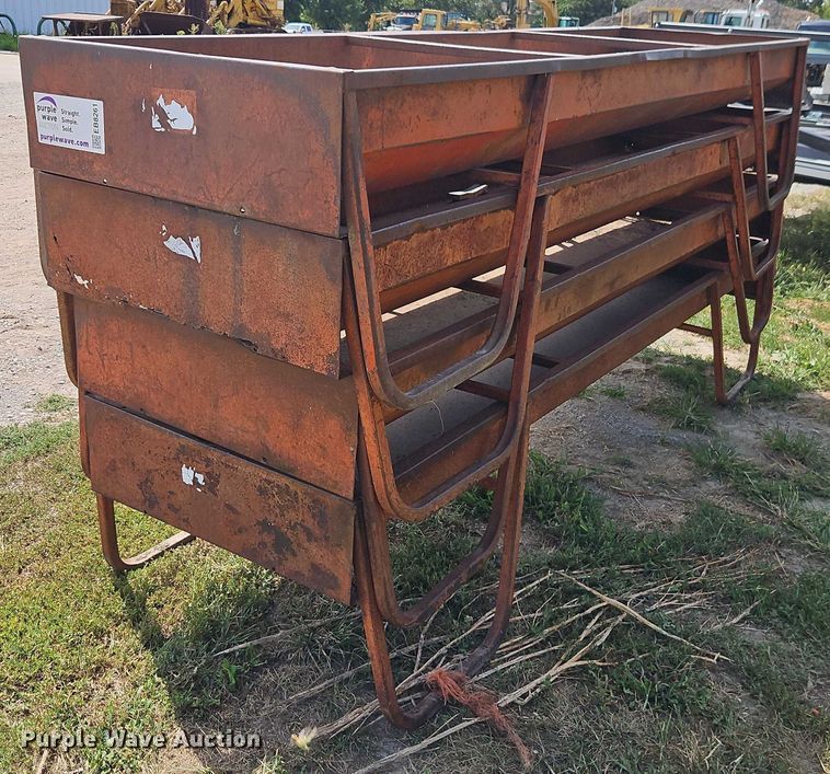 image for item EB8261 (4) feed bunks