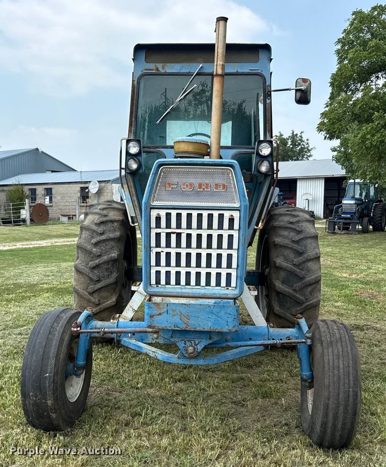 image for item ED4414 1976 Ford 8600 tractor