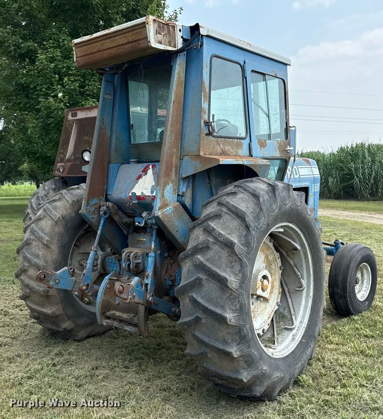 image for item ED4414 1976 Ford 8600 tractor