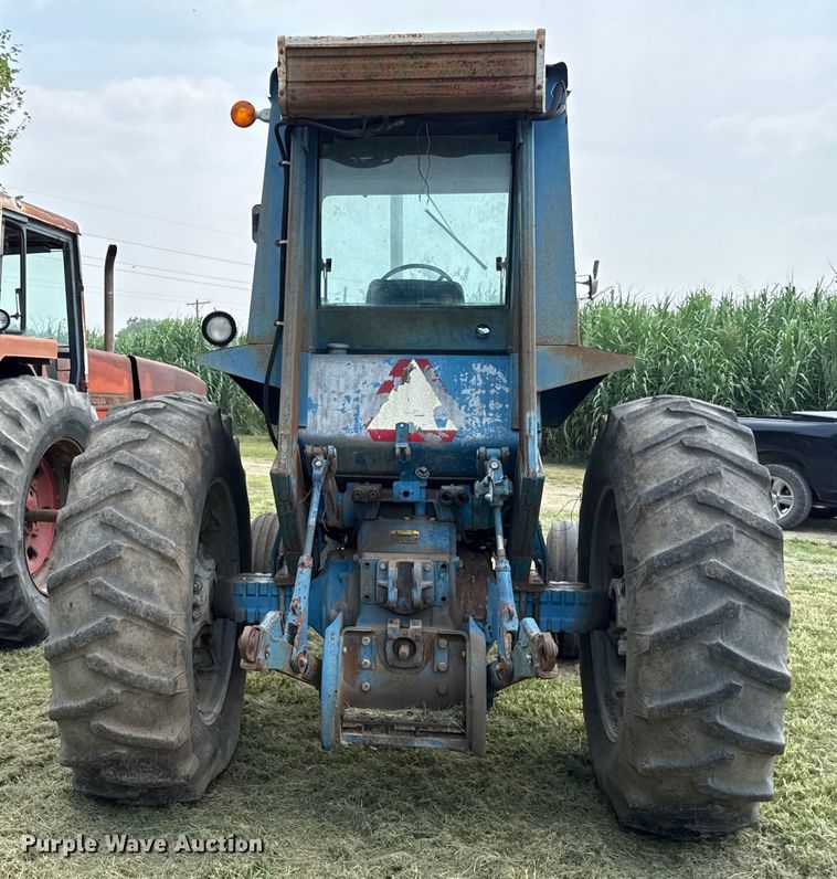 image for item ED4414 1976 Ford 8600 tractor