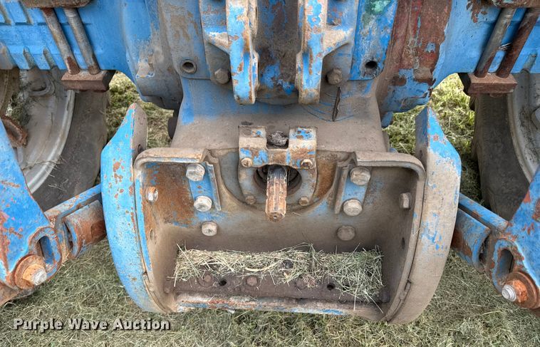 image for item ED4414 1976 Ford 8600 tractor