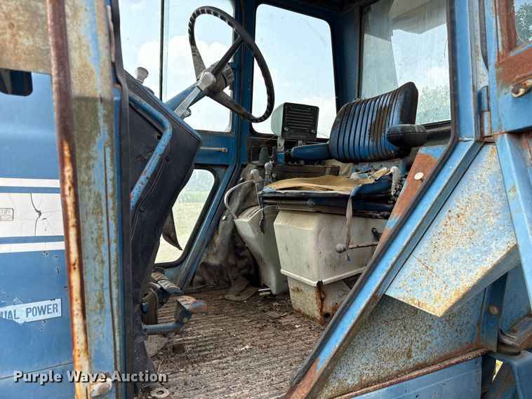 image for item ED4414 1976 Ford 8600 tractor
