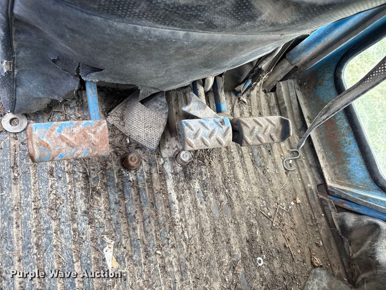 image for item ED4414 1976 Ford 8600 tractor