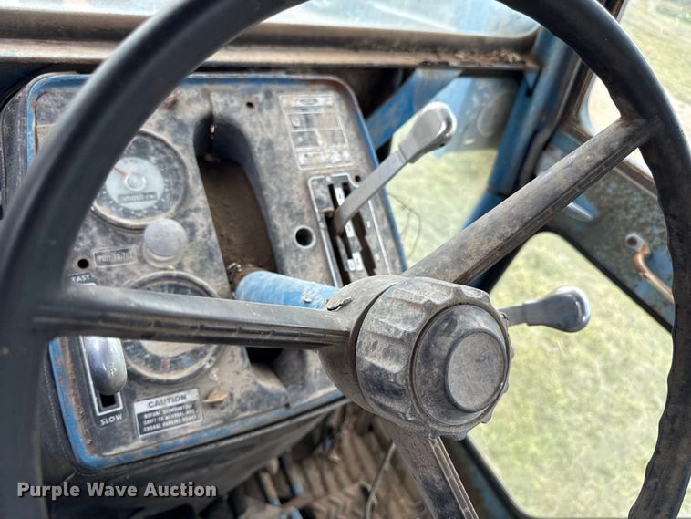 image for item ED4414 1976 Ford 8600 tractor