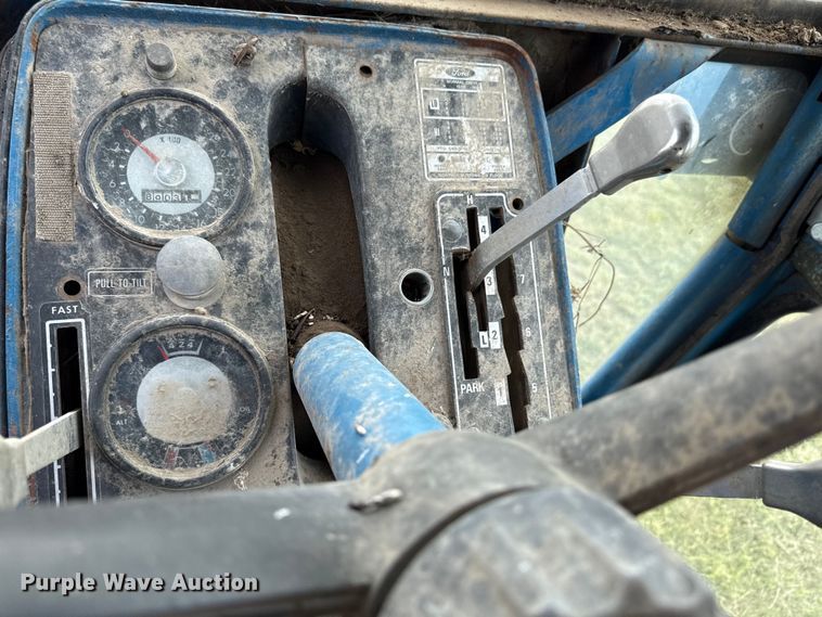 image for item ED4414 1976 Ford 8600 tractor