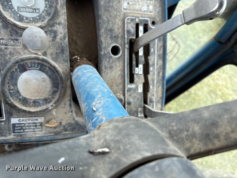 image for item ED4414 1976 Ford 8600 tractor
