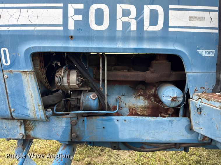 image for item ED4414 1976 Ford 8600 tractor