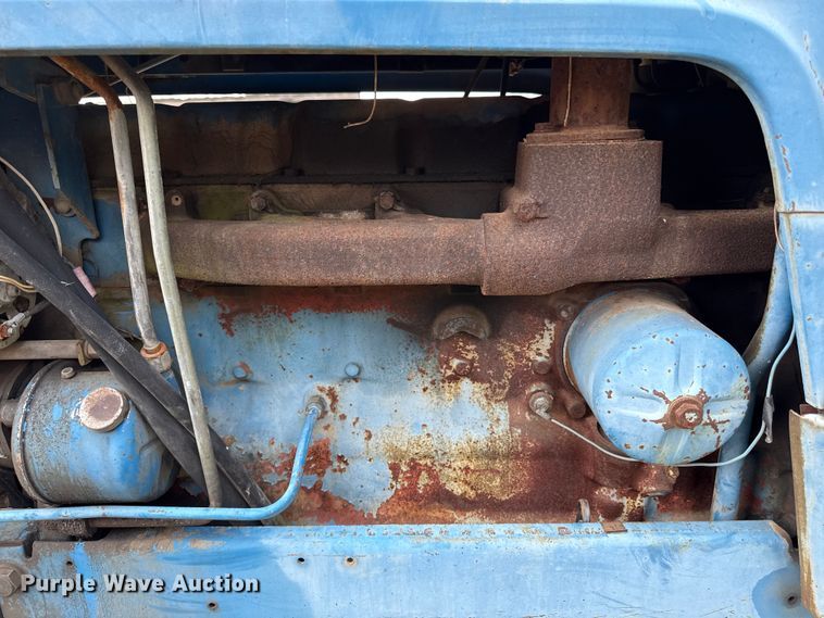 image for item ED4414 1976 Ford 8600 tractor