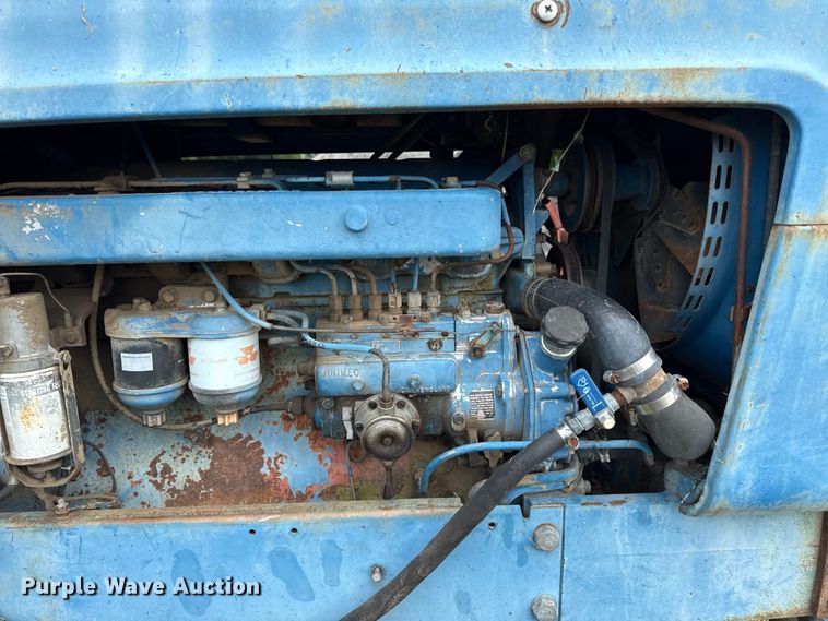 image for item ED4414 1976 Ford 8600 tractor