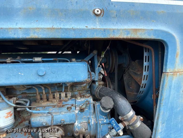 image for item ED4414 1976 Ford 8600 tractor