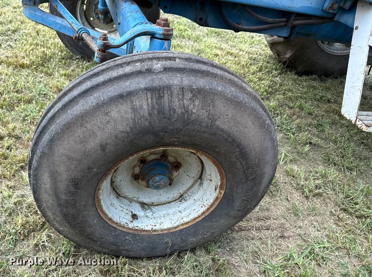image for item ED4414 1976 Ford 8600 tractor