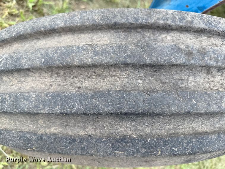 image for item ED4414 1976 Ford 8600 tractor