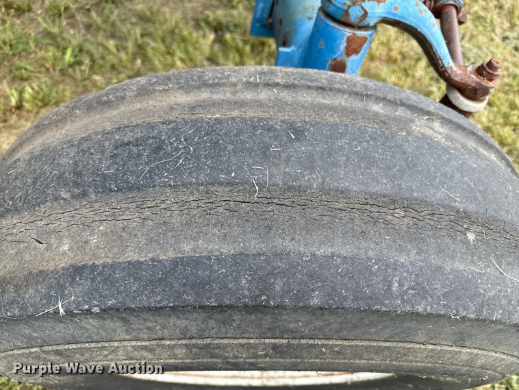 image for item ED4414 1976 Ford 8600 tractor