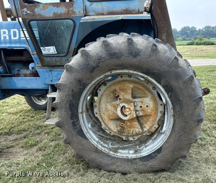 image for item ED4414 1976 Ford 8600 tractor