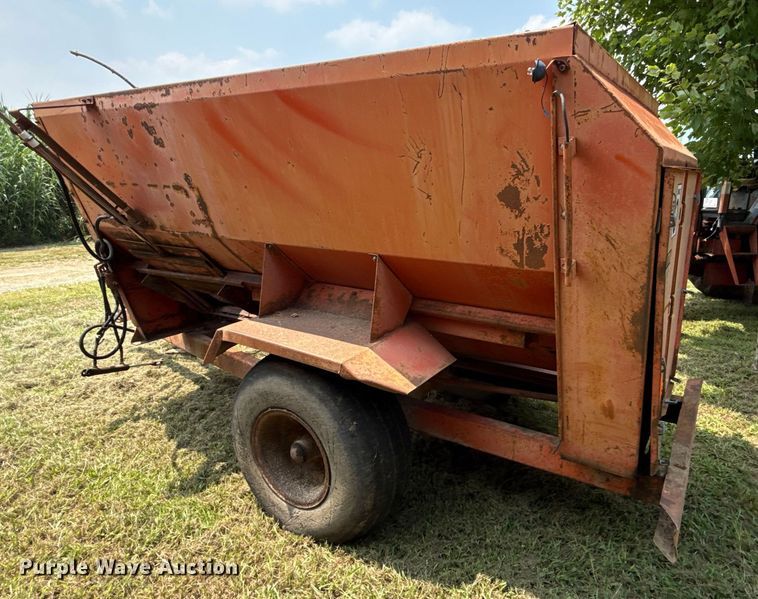 image for item ED4416 Butler Ensilmixer feed mixer