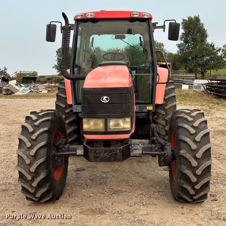 image for item EE4002 2007 Kubota M108X MFWD tractor