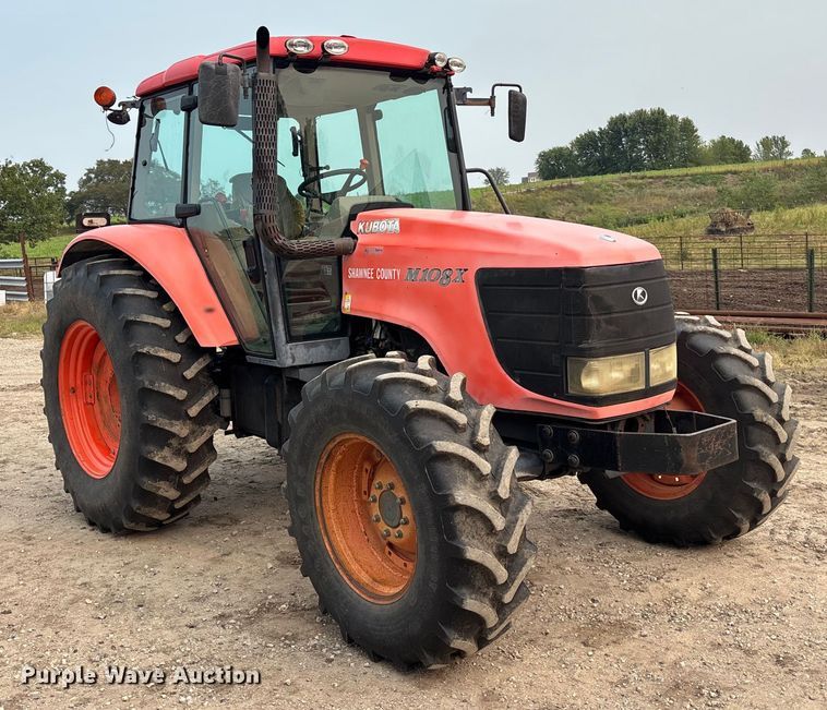 image for item EE4002 2007 Kubota M108X MFWD tractor