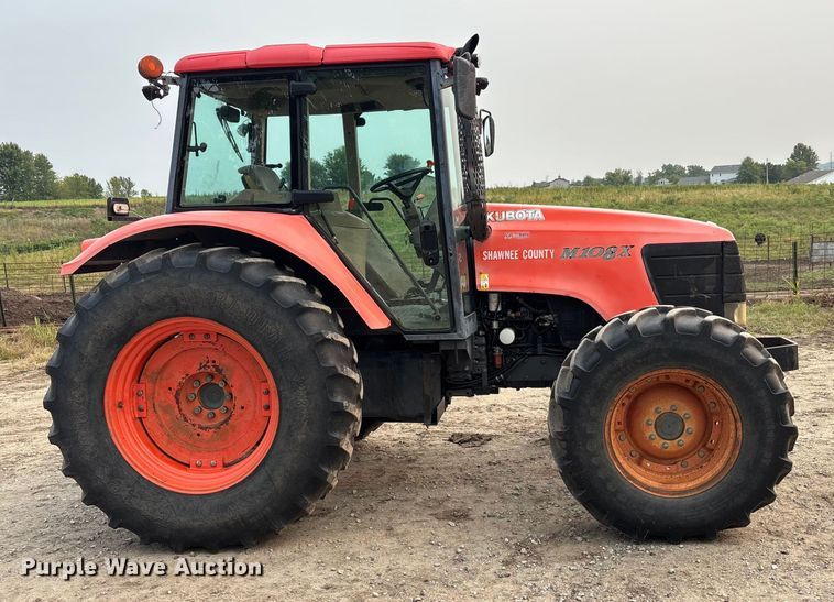 image for item EE4002 2007 Kubota M108X MFWD tractor
