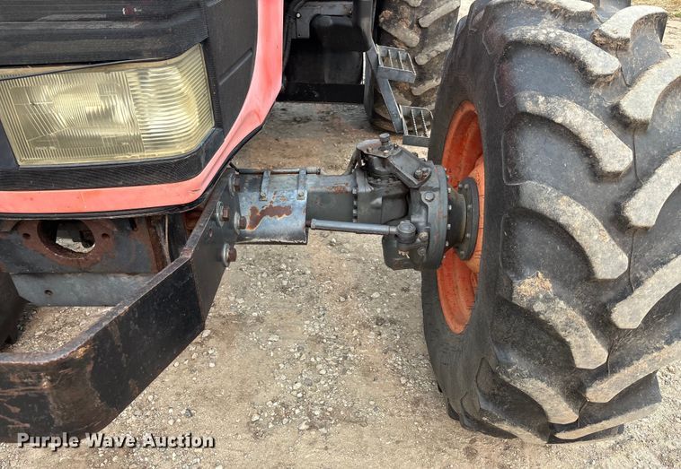 image for item EE4002 2007 Kubota M108X MFWD tractor