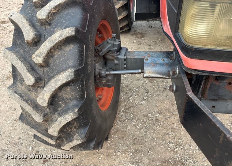 image for item EE4002 2007 Kubota M108X MFWD tractor