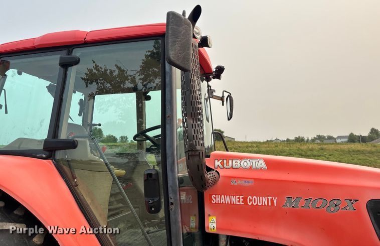image for item EE4002 2007 Kubota M108X MFWD tractor