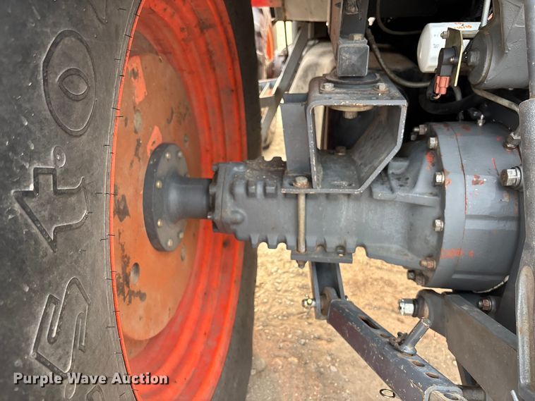 image for item EE4002 2007 Kubota M108X MFWD tractor