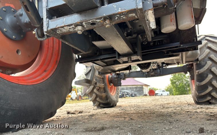 image for item EE4002 2007 Kubota M108X MFWD tractor