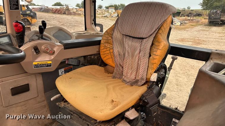 image for item EE4002 2007 Kubota M108X MFWD tractor