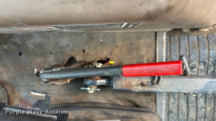 image for item EE4002 2007 Kubota M108X MFWD tractor