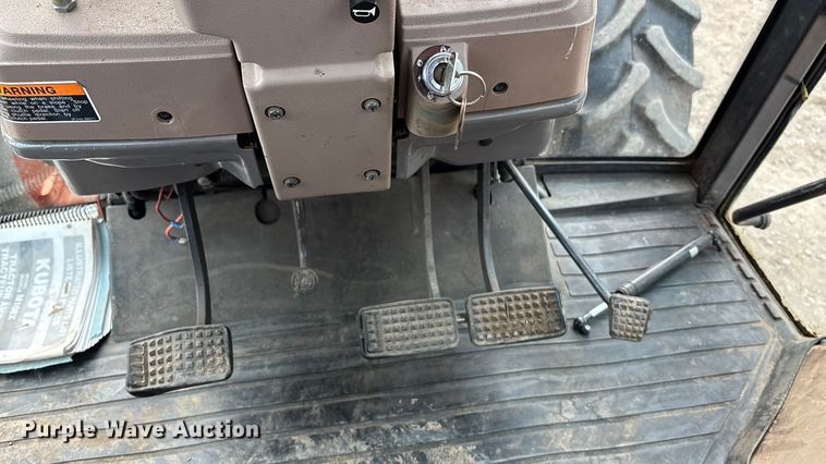 image for item EE4002 2007 Kubota M108X MFWD tractor