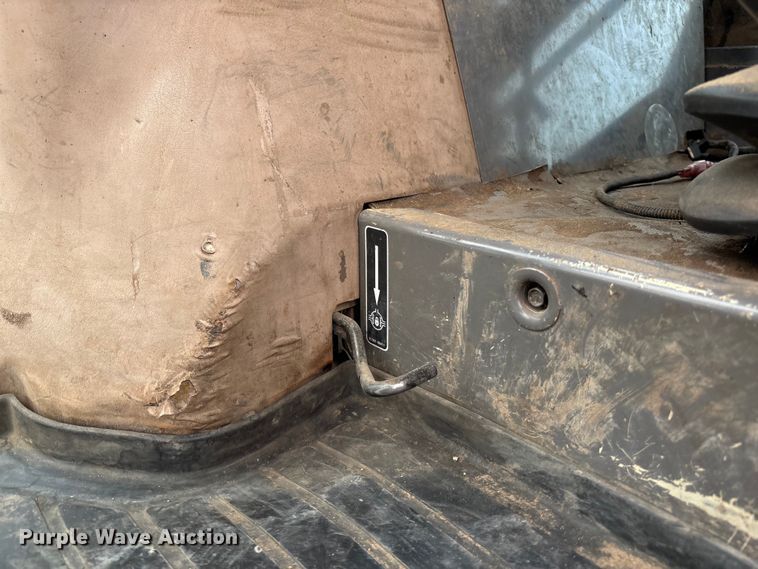 image for item EE4002 2007 Kubota M108X MFWD tractor