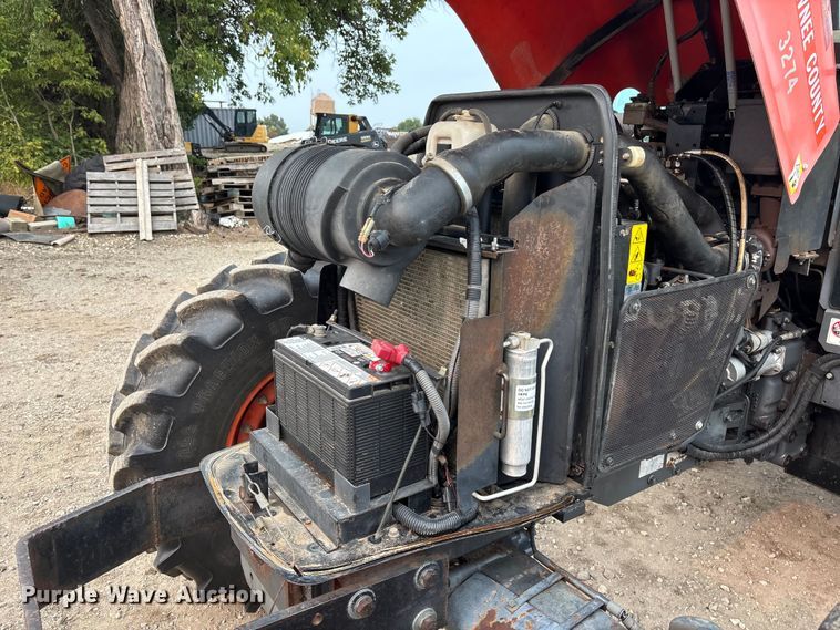 image for item EE4002 2007 Kubota M108X MFWD tractor