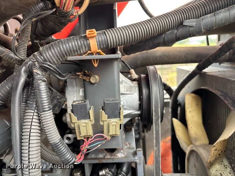 image for item EE4002 2007 Kubota M108X MFWD tractor