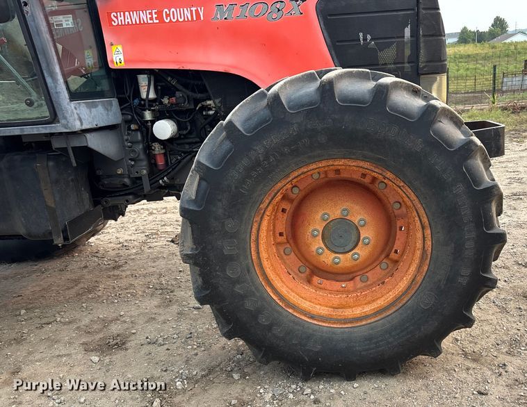 image for item EE4002 2007 Kubota M108X MFWD tractor