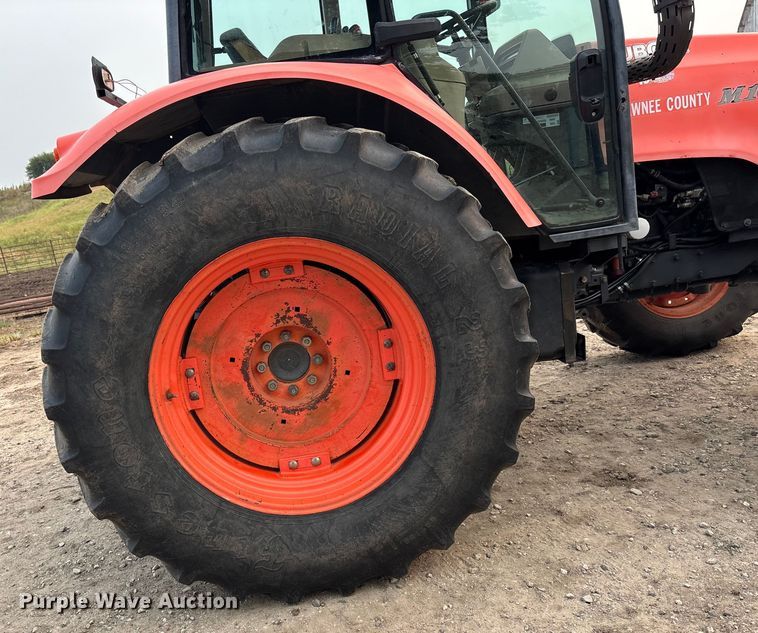 image for item EE4002 2007 Kubota M108X MFWD tractor