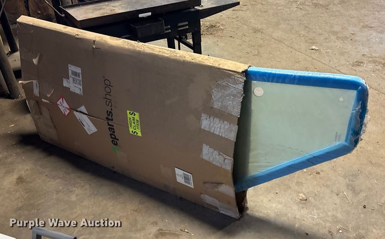 image for item EE4002 2007 Kubota M108X MFWD tractor