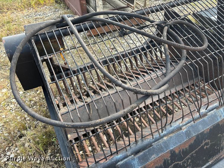 image for item EE4004 Loftness Kwik Pik 600 skid steer rock bucket