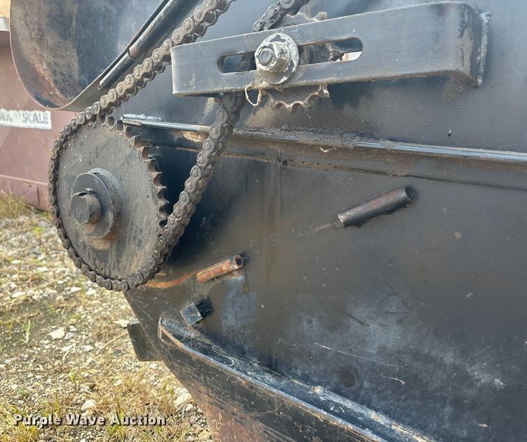 image for item EE4004 Loftness Kwik Pik 600 skid steer rock bucket