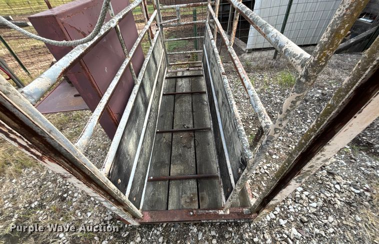 image for item EE4007 Paul Livestock Scale 24 2400 livestock scale