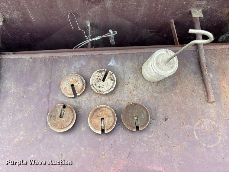 image for item EE4007 Paul Livestock Scale 24 2400 livestock scale