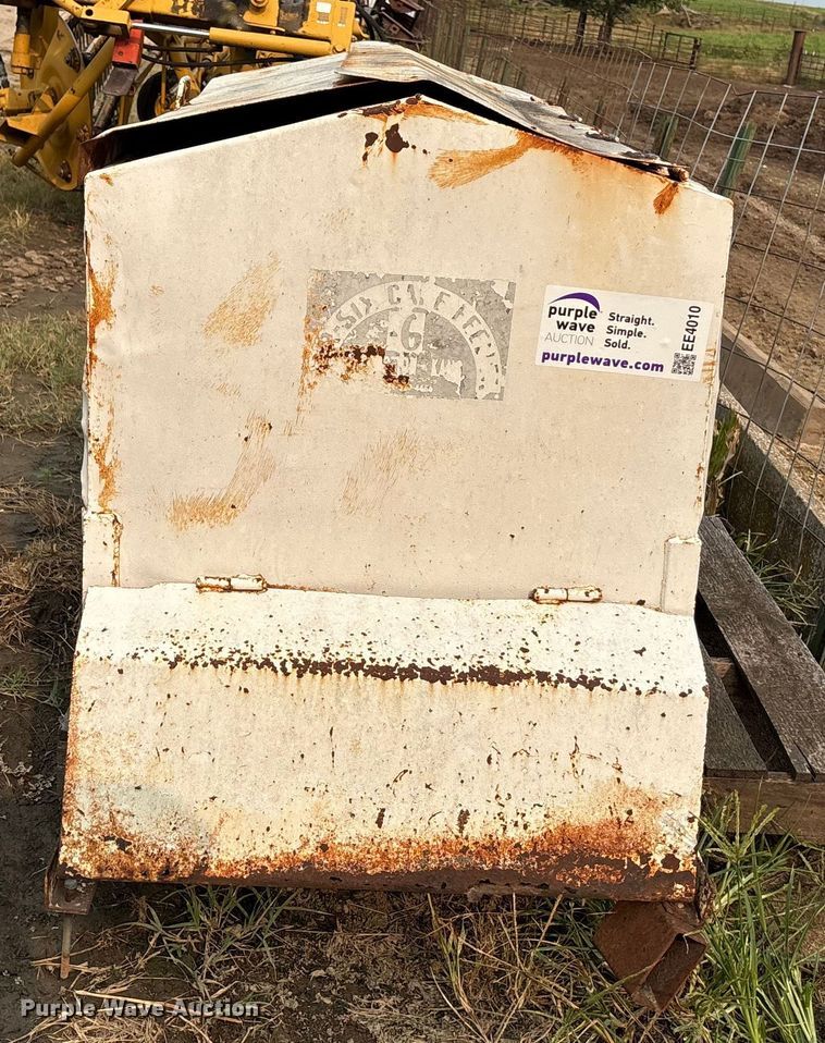 image for item EE4010 Bar-Six cake feeder