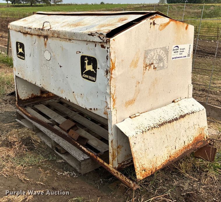 image for item EE4010 Bar-Six cake feeder