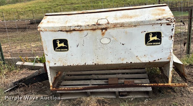 image for item EE4010 Bar-Six cake feeder