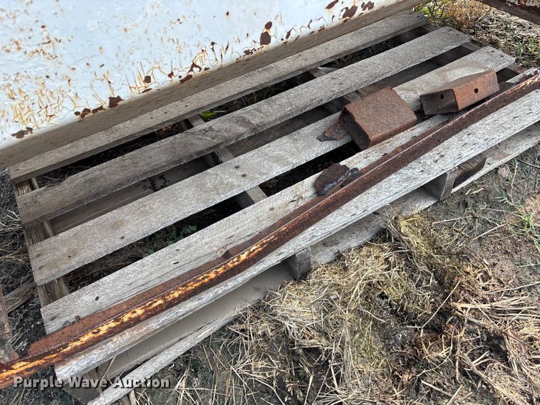 image for item EE4010 Bar-Six cake feeder